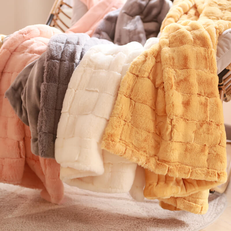 Luxury Faux Fur Throw Blanket - Soft Cozy Blanket (50x60 Inches)