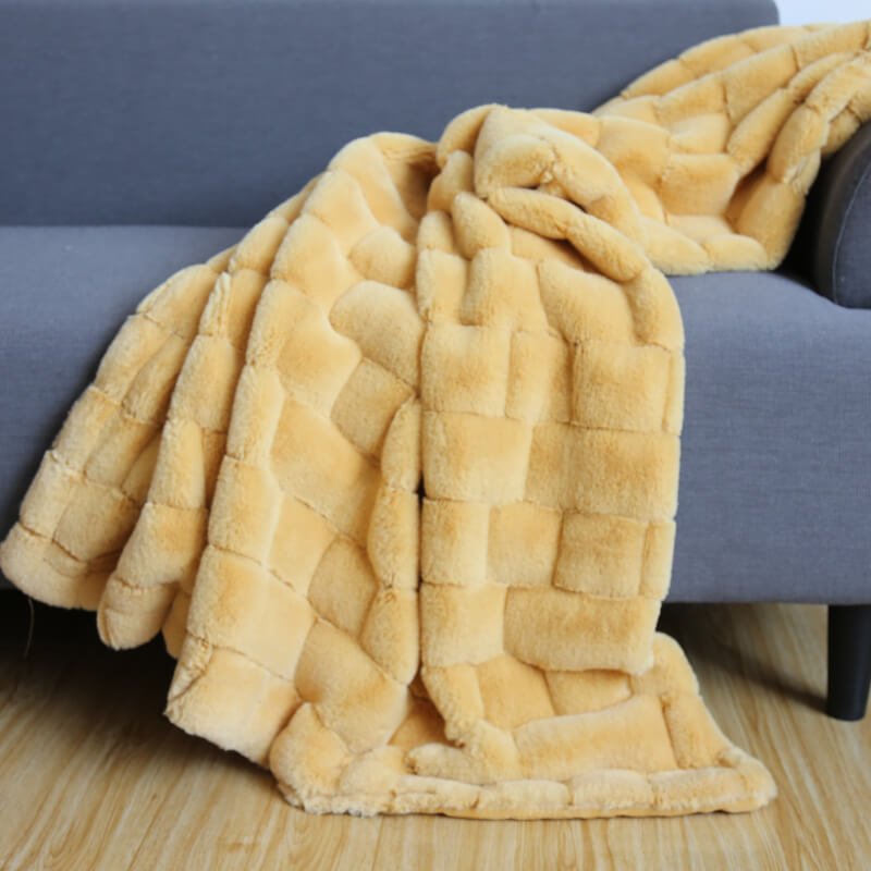 Luxury Faux Fur Throw Blanket - Soft Cozy Blanket (50x60 Inches)