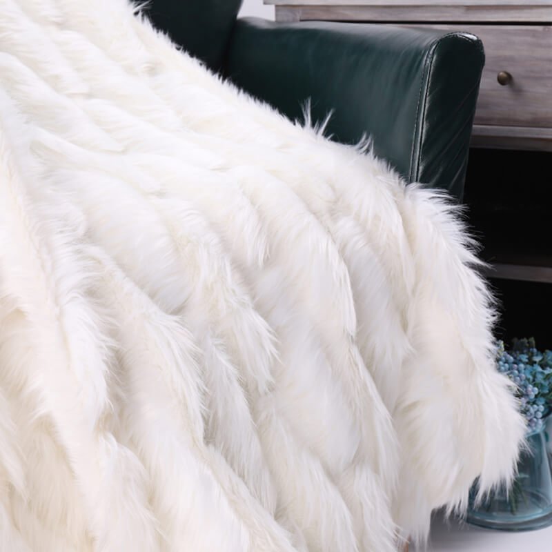 Luxury Faux Fur Throw Blanket - Soft Cozy Blanket (50x60 Inches)
