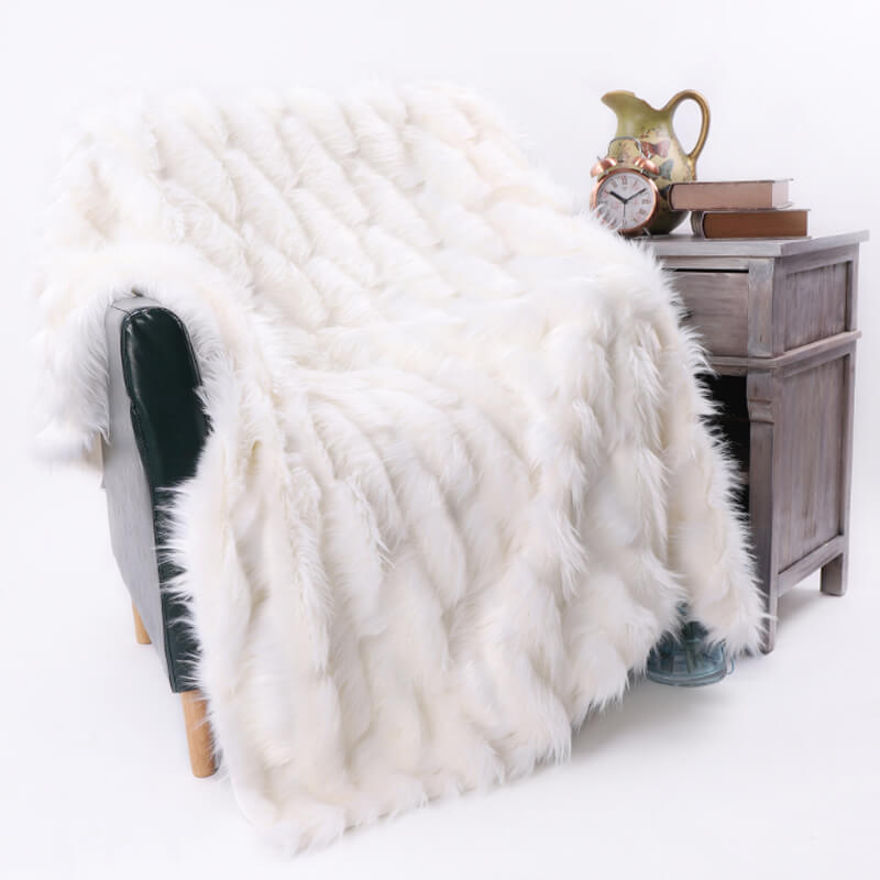 Luxury Faux Fur Throw Blanket - Soft Cozy Blanket (50x60 Inches)