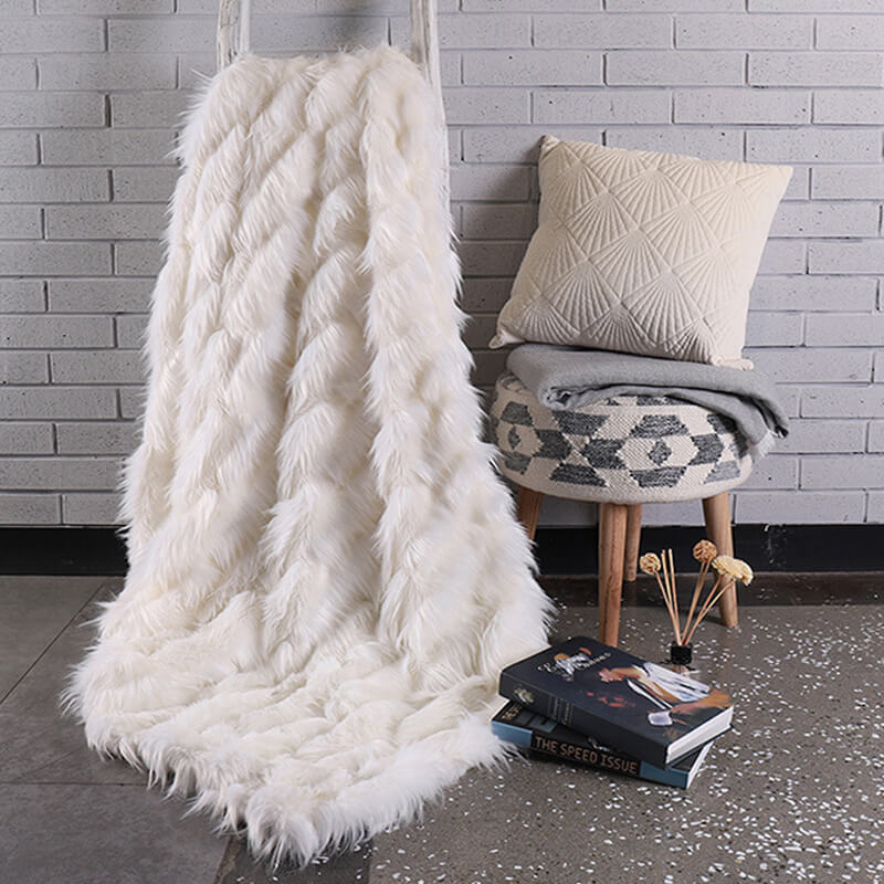 Luxury Faux Fur Throw Blanket - Soft Cozy Blanket (50x60 Inches)