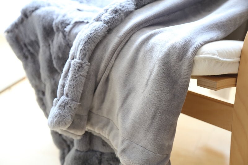Luxury Faux Fur Throw Blanket - Soft Cozy Blanket (50x60 Inches)