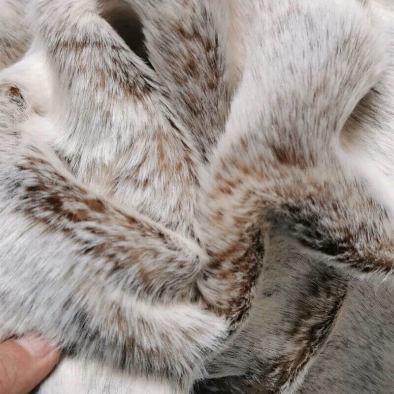 Plush Faux Fur Throw Blanket for Cozy Home Decor and Warmth