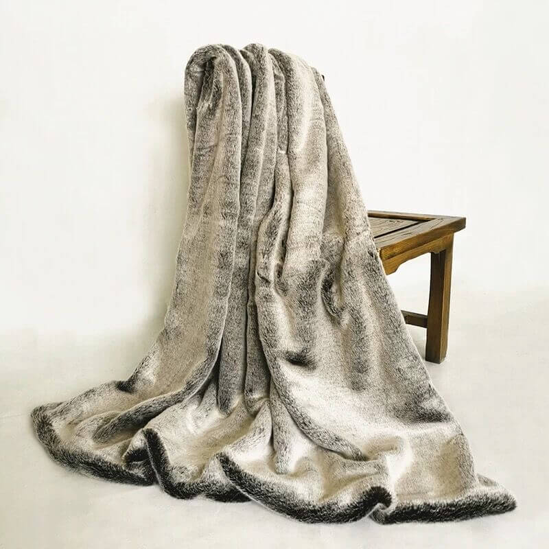 Plush Faux Fur Throw Blanket for Cozy Home Decor and Warmth
