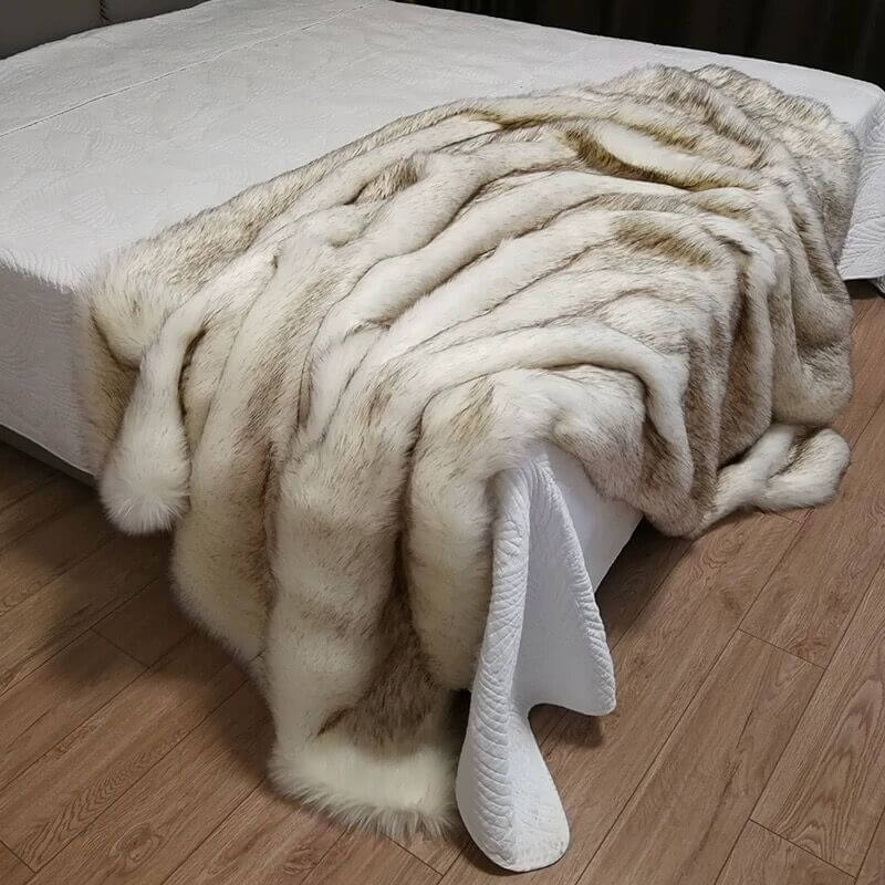Plush Faux Fur Throw Blanket for Cozy Home Decor and Warmth