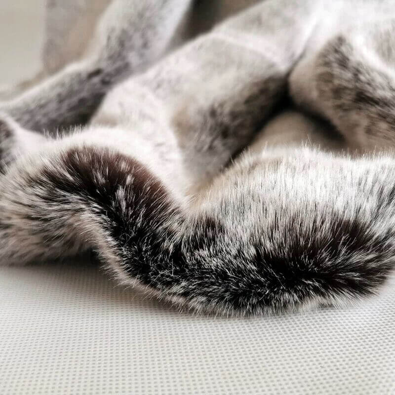 Plush Faux Fur Throw Blanket for Cozy Home Decor and Warmth
