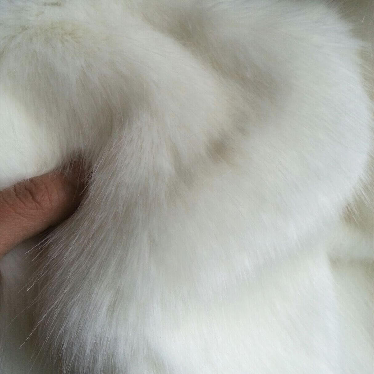 Plush Faux Fur Throw Blanket for Cozy Home Decor and Warmth