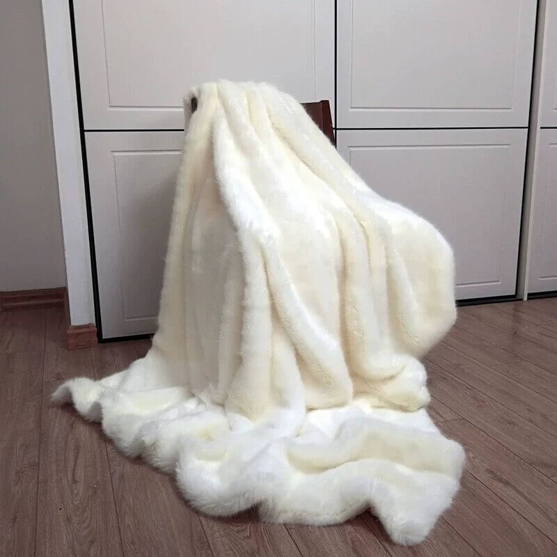 Plush Faux Fur Throw Blanket for Cozy Home Decor and Warmth