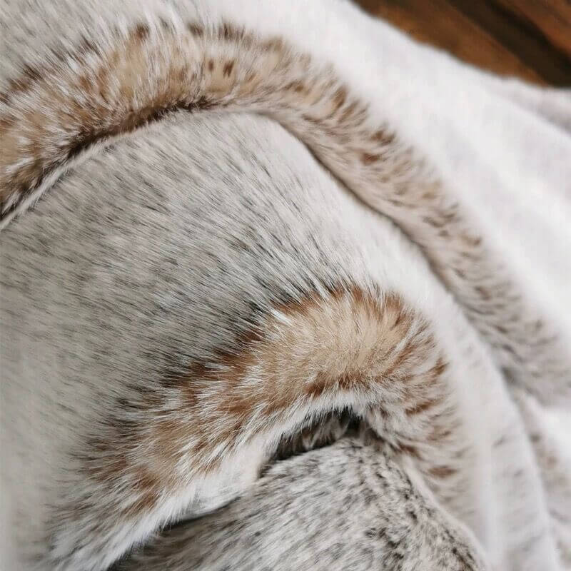 Plush Faux Fur Throw Blanket for Cozy Home Decor and Warmth