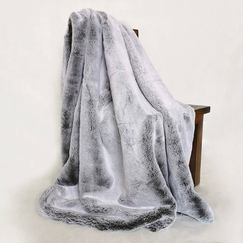 Plush Faux Fur Throw Blanket for Cozy Home Decor and Warmth