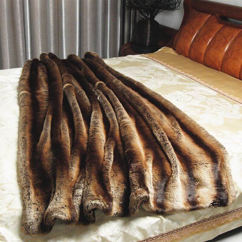 Plush Faux Fur Throw Blanket for Cozy Home Decor and Warmth