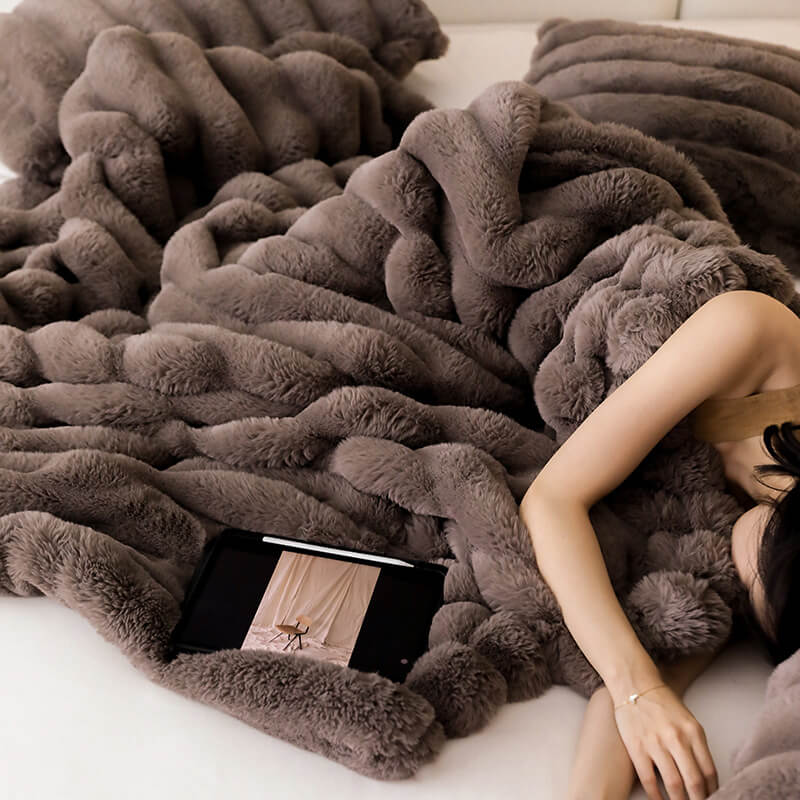 Luxury Soft Faux Fur Throw Blanket - Fluffy Plush Couch Blanket