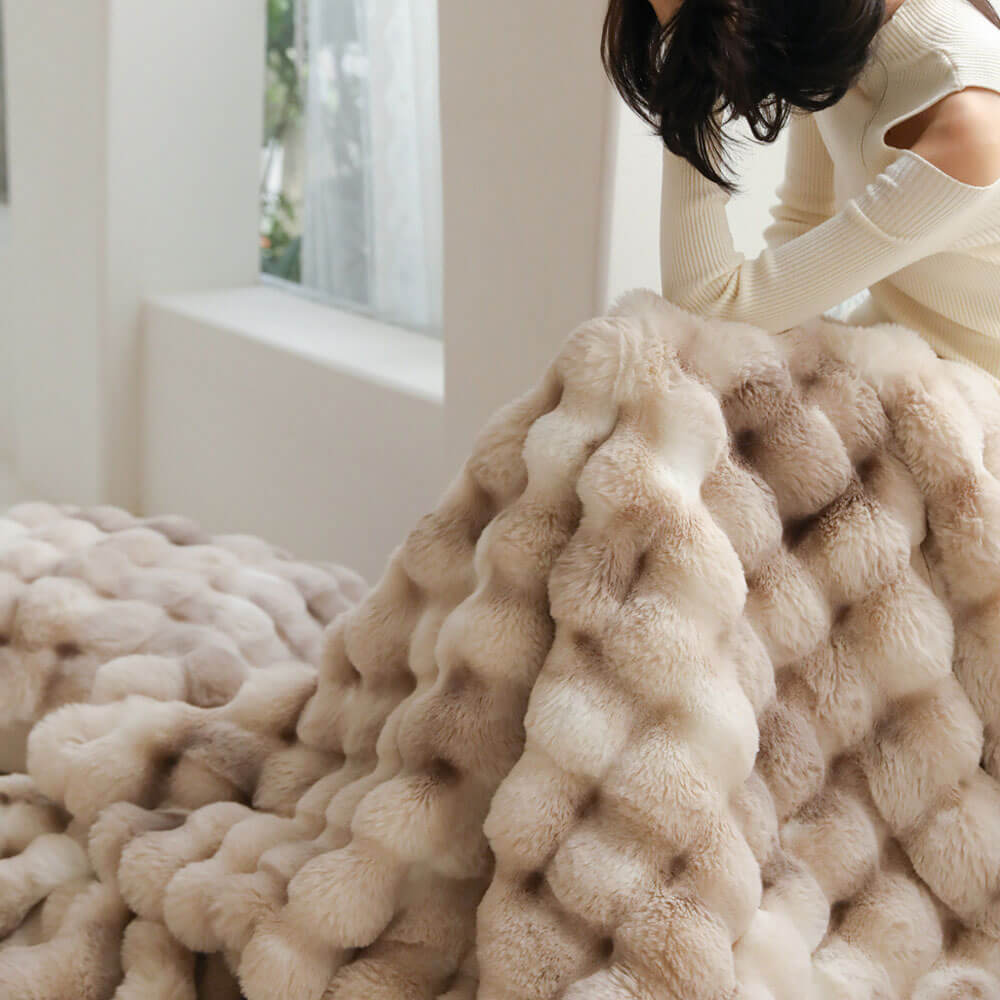 Luxury Fluffy Faux Rabbit Fur Throw Blanket - Ultra Soft & Cozy