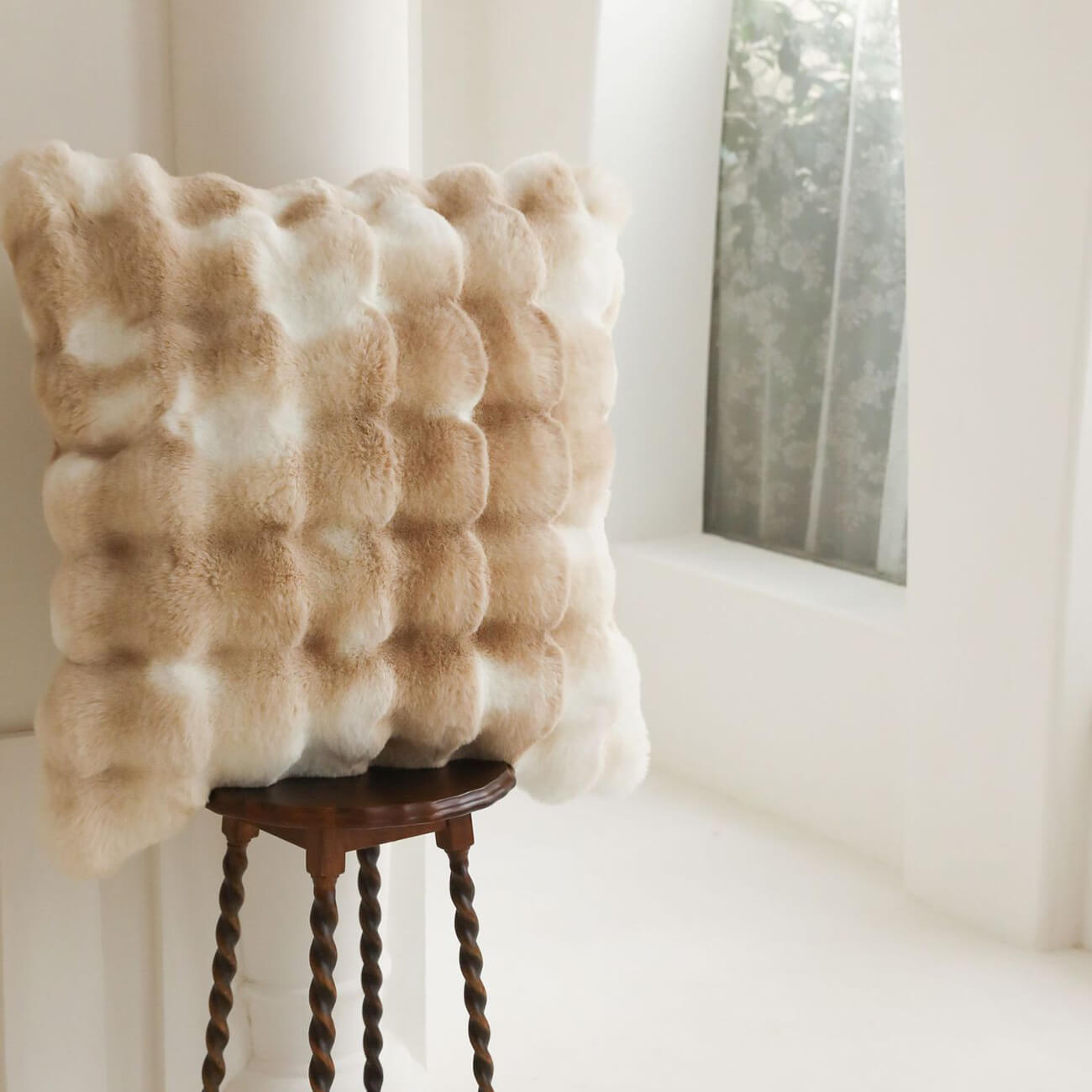 Luxury Fluffy Faux Rabbit Fur Throw Blanket - Ultra Soft & Cozy