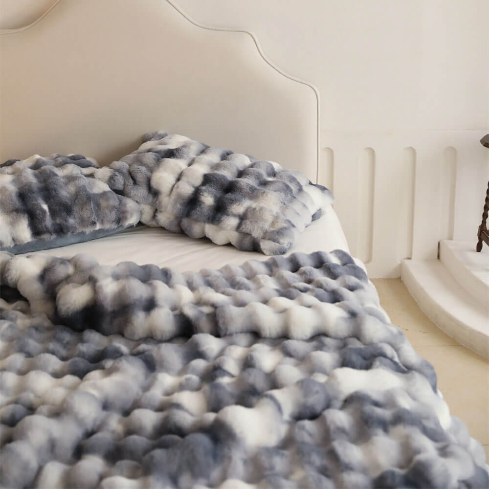 Luxury Fluffy Faux Rabbit Fur Throw Blanket - Ultra Soft & Cozy